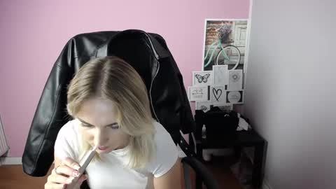 viktoria_lovely online show from October 10, 10:32 am