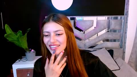 Snapshot of viky_evanss chatting on October 14, 7:28 pm viky_evanss online show from October 14, 7:28 pm
