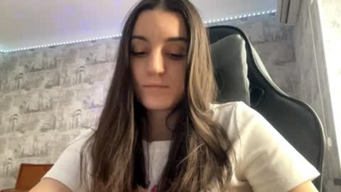 Ellie online show from August 4, 5:47 am