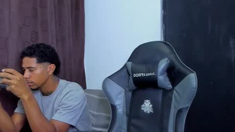 Violet and Myers online show from January 14, 8:17 pm