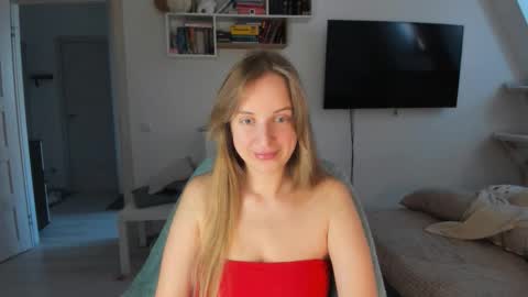 Snapshot of violet_blue_eyes chatting on October 9, 8:53 am Violet online show from October 9, 8:53 am