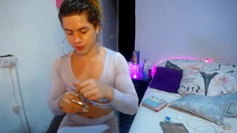 violet_hyuga online show from February 13, 2:37 am