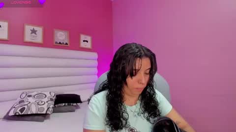 violet_sinclair online show from June 24, 12:01 pm