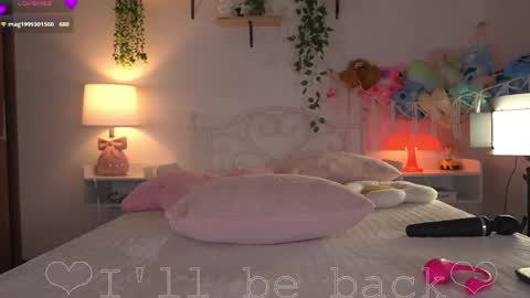 violeth___ online show from May 11, 2:45 pm