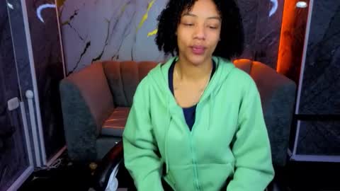 violeth_b online show from December 3, 12:50 pm