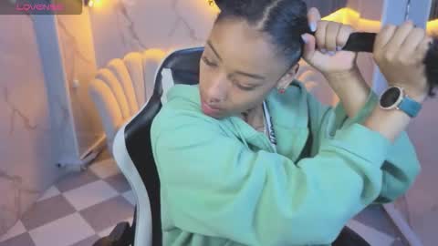 violeth_b online show from February 18, 1:00 pm