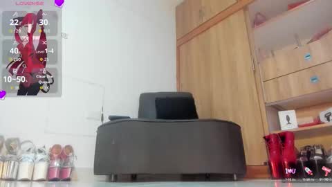 Snapshot of violetmontana chatting on October 19, 7:40 pm VIOLETA MONTANA online show from October 19, 7:40 pm