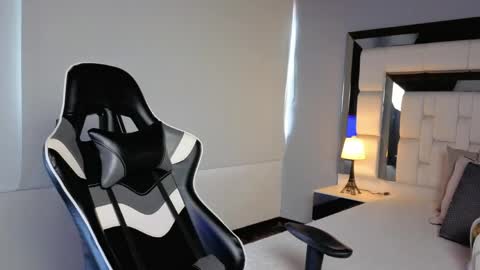 violetskinny online show from April 14, 8:12 pm