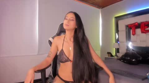 violetskinny online show from March 3, 9:59 pm