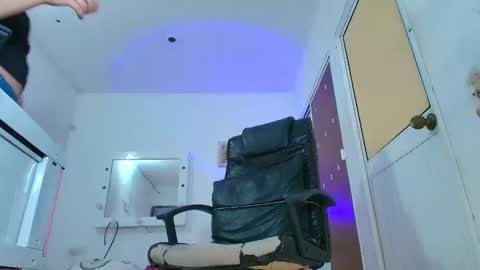 violettacam69 online show from May 6, 7:14 am