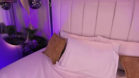 violettacolinss online show from April 16, 11:32 am