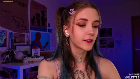 Vi  Best on my Fansly  online show from June 26, 3:39 pm