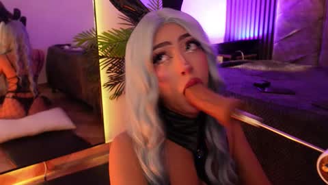 viollettebylyly online show from March 22, 1:04 pm