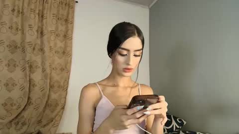vitoriia_ online show from May 14, 1:04 am
