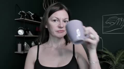 Vivian online show from October 27, 7:30 am