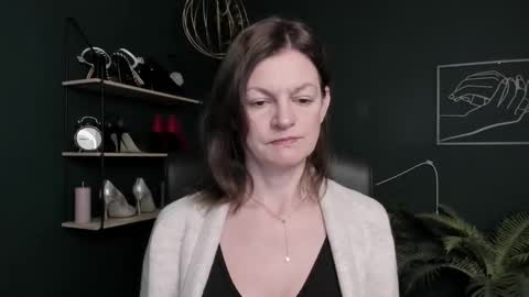 Vivian online show from October 29, 7:43 am