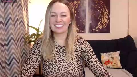 Vivian online show from November 20, 5:10 pm