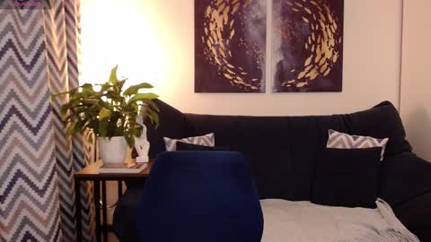 Vivian online show from October 4, 5:55 pm