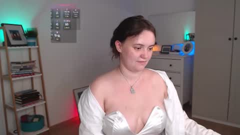 Lela online show from July 29, 1:33 pm