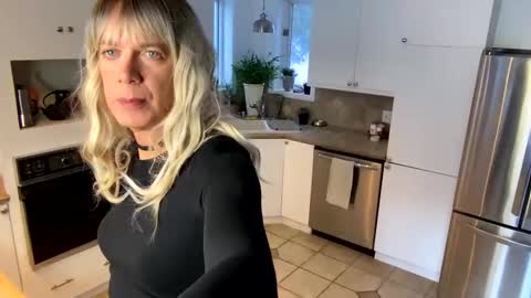 Vivlove online show from December 7, 6:43 pm