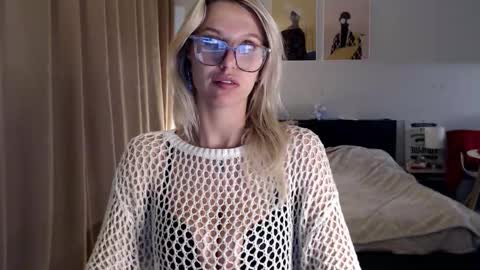 Snapshot of vivica_coke chatting on October 20, 4:01 pm VI       online show from October 20, 4:01 pm