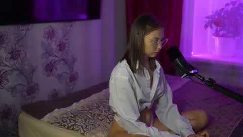 Snapshot of vivien_cutie chatting on September 12, 3:03 pm vivien_cutie online show from September 12, 3:03 pm