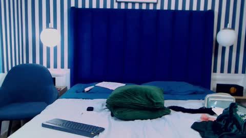 Snapshot of viviennerosette chatting on September 20, 4:54 pm Vivian  online show from September 20, 4:54 pm