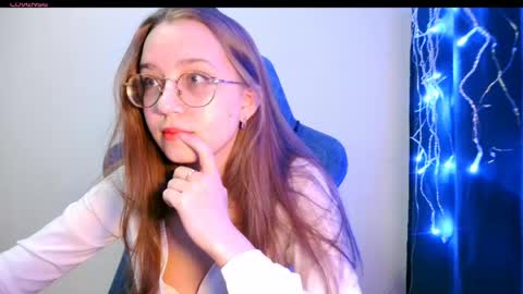 vivivivikkie online show from April 15, 9:15 pm