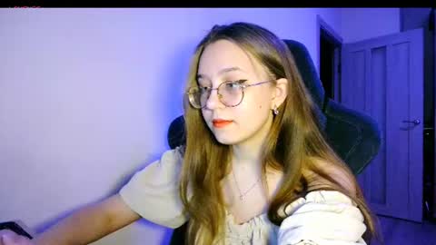 vivivivikkie online show from July 17, 9:50 pm