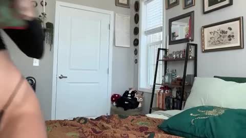 Liz online show from March 12, 7:06 pm