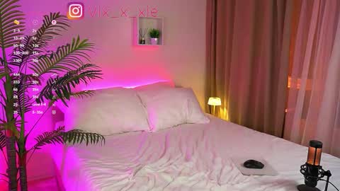 vixxxiee online show from September 19, 8:23 pm