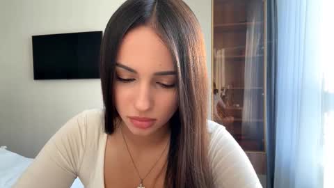 Miss Mia online show from March 27, 2:40 pm