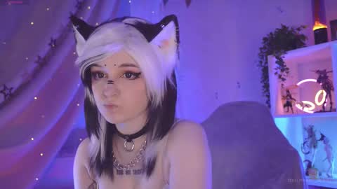 Snapshot of vronnier chatting on March 6, 4:49 pm vronnier online show from March 6, 4:49 pm