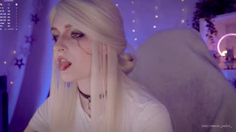 Snapshot of vronnier chatting on September 13, 7:16 pm vronnier online show from September 13, 7:16 pm