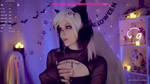 Snapshot of vronnier chatting on October 31, 7:03 pm vronnier online show from October 31, 7:03 pm