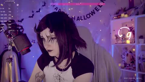 Snapshot of vronnier chatting on November 1, 7:13 pm vronnier online show from November 1, 7:13 pm