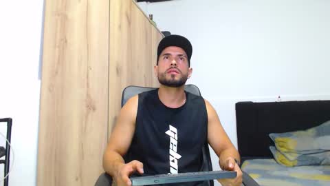 WALTER BROWN  online show from November 6, 10:24 pm