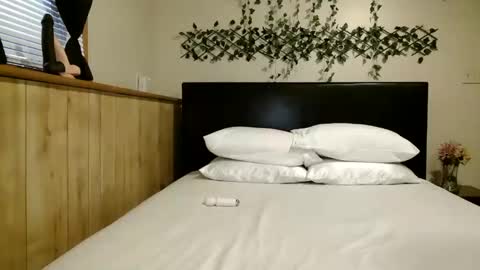 wanderlustgaal online show from December 19, 1:17 pm