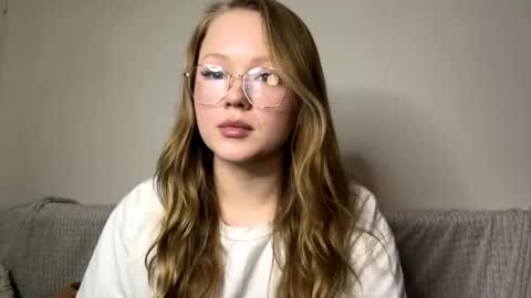 Elise online show from November 27, 4:58 pm