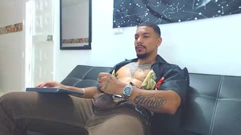 Wesley Rogger online show from November 5, 10:23 pm