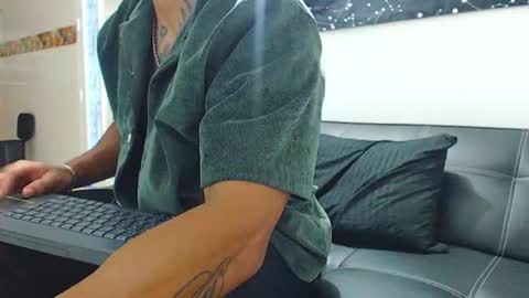 Wesley Rogger online show from November 7, 10:34 pm