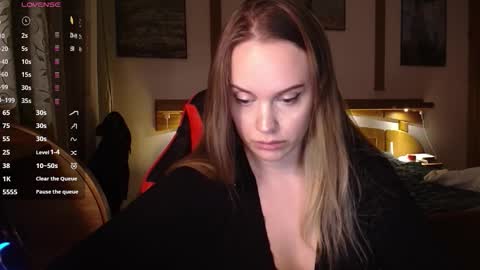 Lana online show from December 3, 9:59 pm