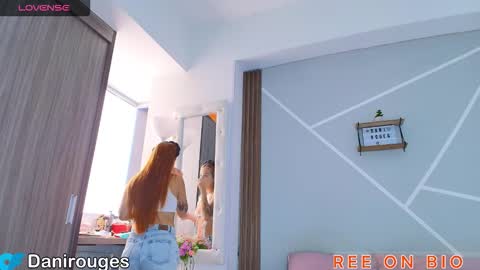 Mia and Dylan online show from November 18, 7:06 pm