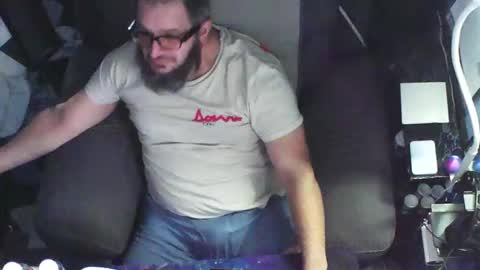 whitebear05 online show from January 18, 2:15 pm