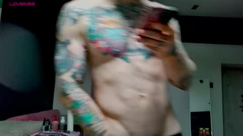 Max online show from November 30, 1:40 pm