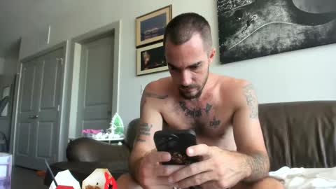 Snapshot of whitechocalate91 chatting on October 7, 4:36 pm just  str8 stud nut  1000 online show from October 7, 4:36 pm