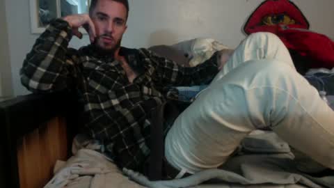 Snapshot of whitechocalate91 chatting on December 12, 5:31 am just  str8 stud nut  1000 online show from December 12, 5:31 am
