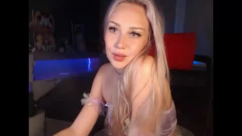 Whitekittykitten online show from October 7, 2:46 pm