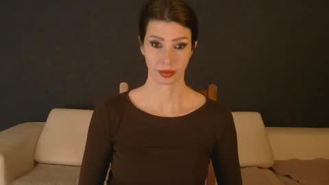 White Queen online show from November 23, 6:17 pm