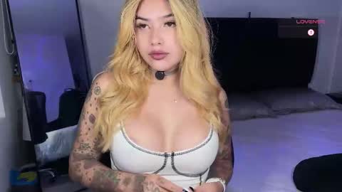 Snapshot of whites_emma chatting on September 26, 2:41 am EMMA online show from September 26, 2:41 am